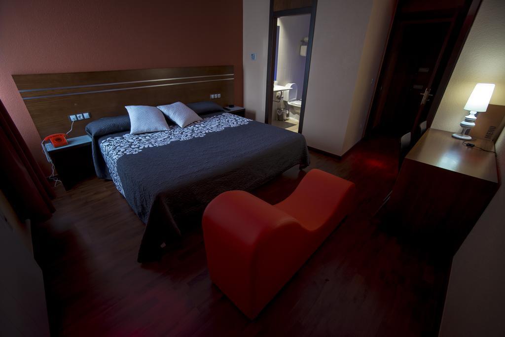 Motel Los Abedules Oviedo Room photo