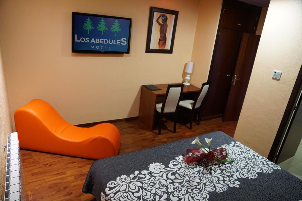 Motel Los Abedules Oviedo Exterior photo